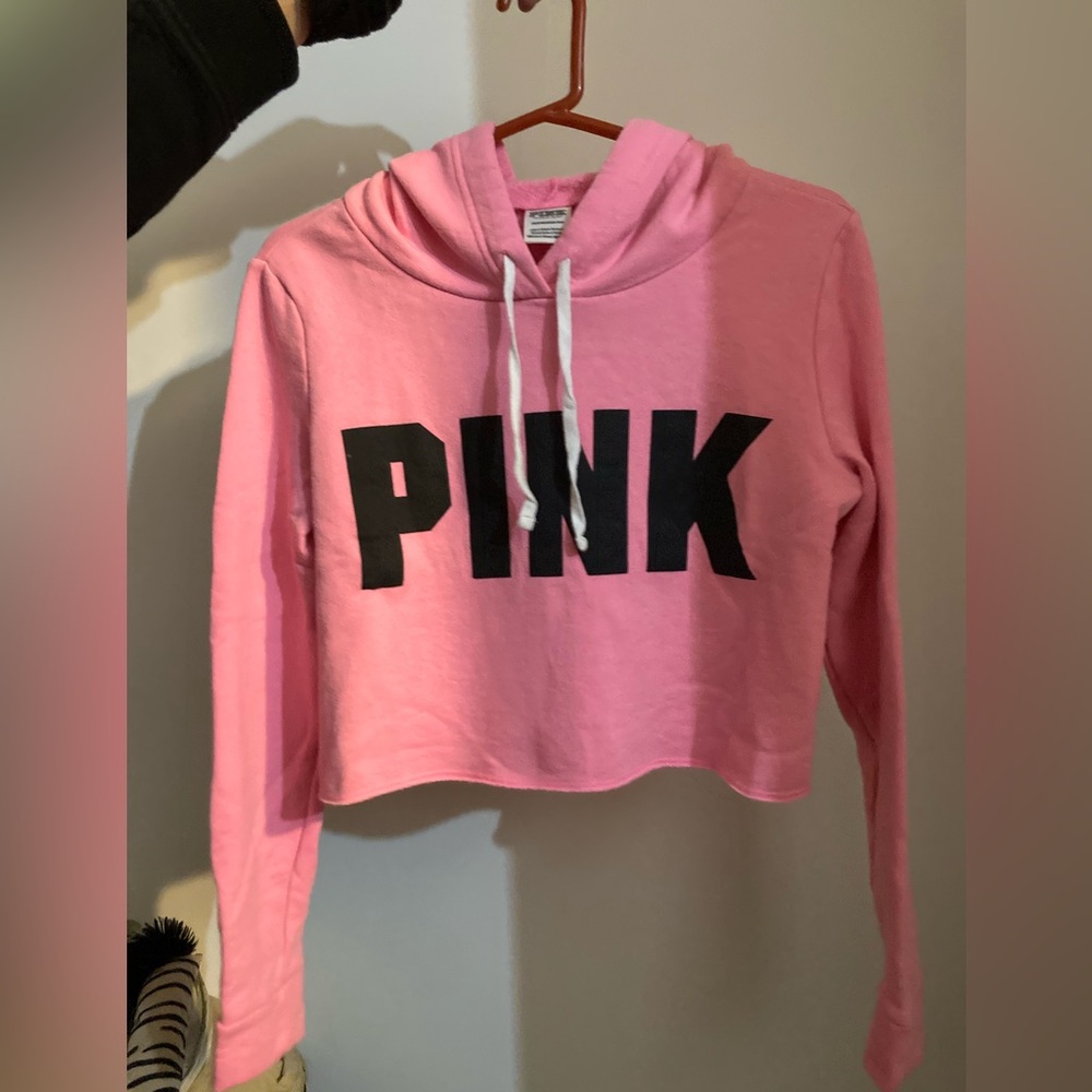 Cute PINK crop hoodie. Only wore twice looks brand new